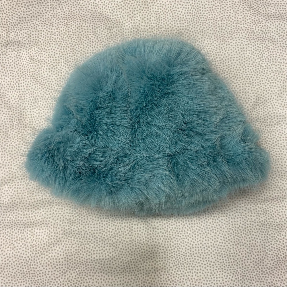 Big blue faux fur bucket hat